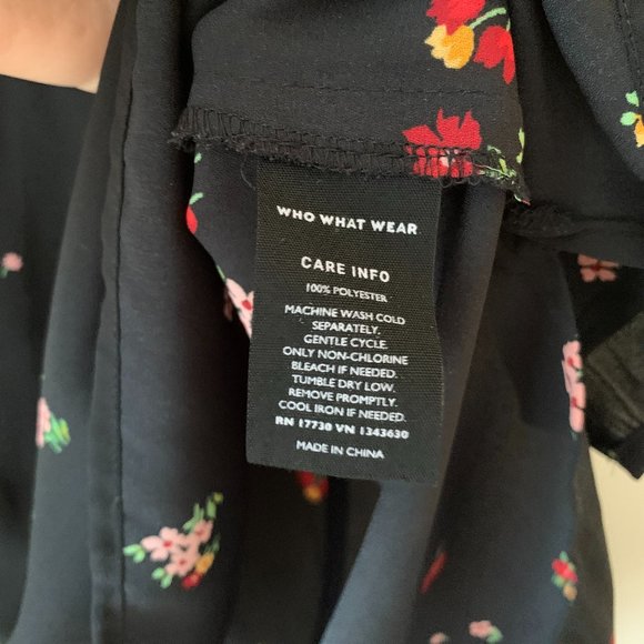 ❗️SALE❗️Who What Wear // Black Floral Tank - Picture 4 of 7